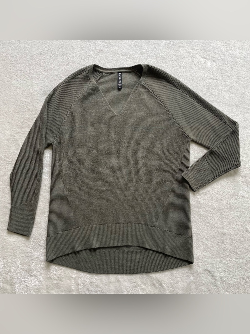 Athleta Merino Wool Mountain Olive Green V Neck Sweater size M